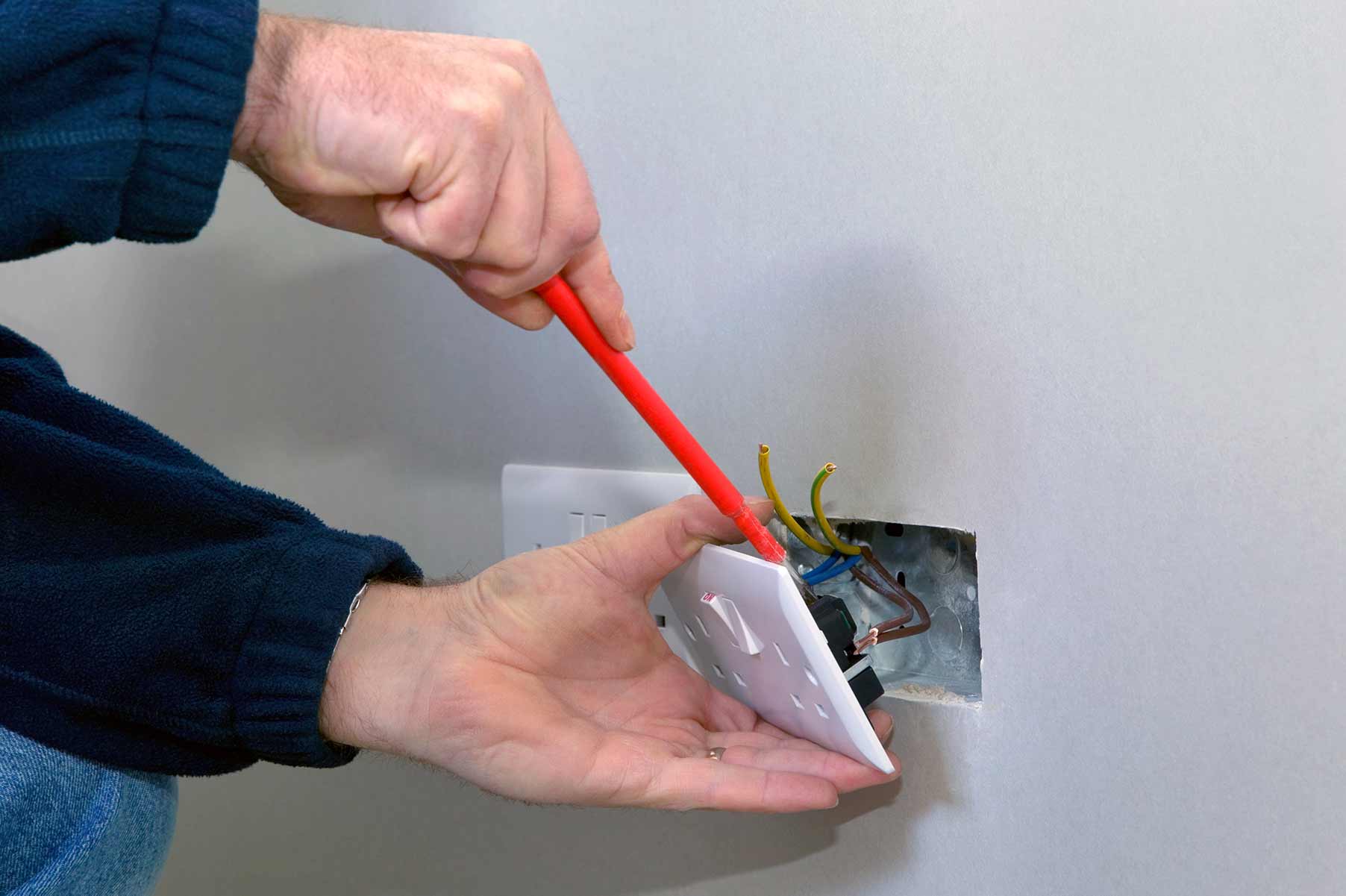 Our electricians can install plug sockets for domestic and commercial proeprties in Ferndown and the local area. 